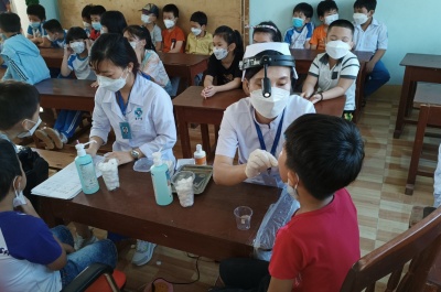 khám bệnh răng miệng miễn phí cho trẻ em